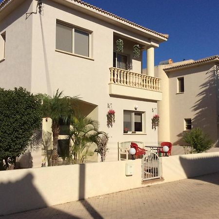 Quality Villa With Pool In Superb Location In Paphos 만드리아 외부 사진