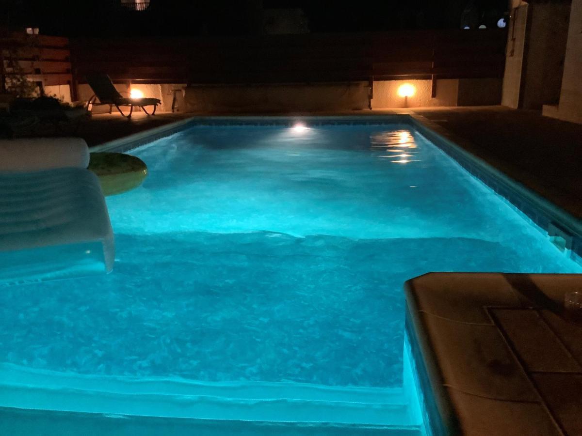 Quality Villa With Pool In Superb Location In Paphos 만드리아 외부 사진