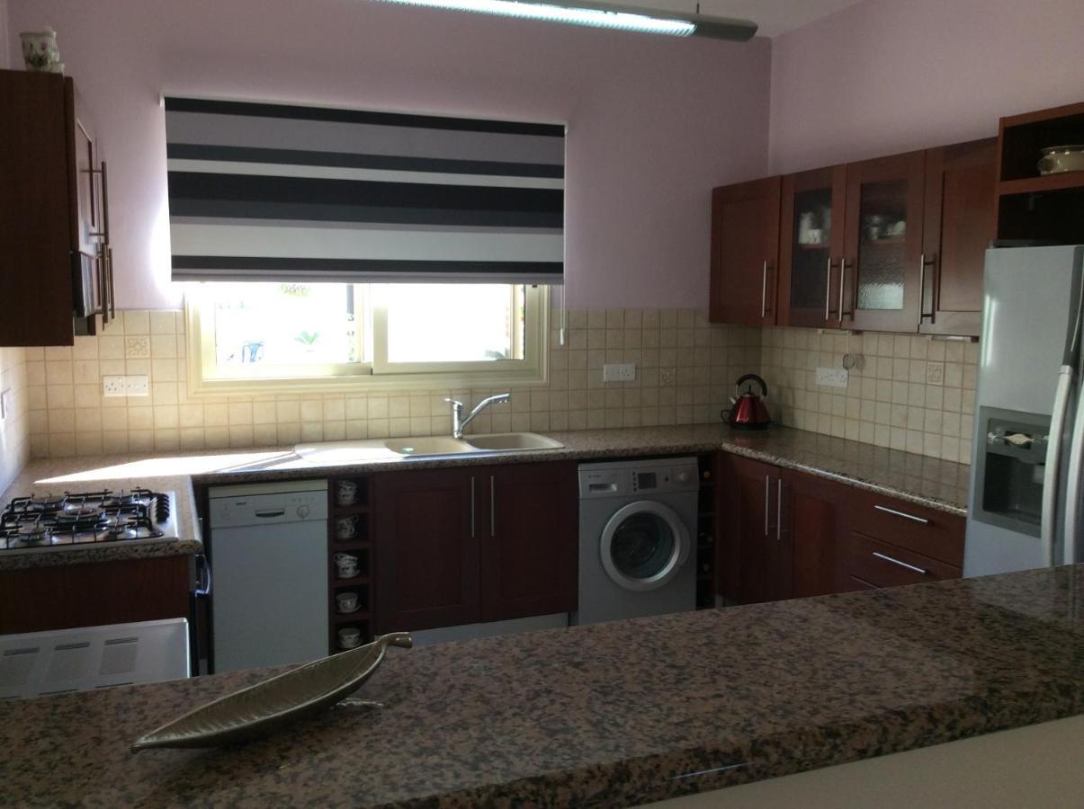 Quality Villa With Pool In Superb Location In Paphos 만드리아 외부 사진